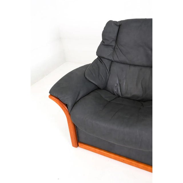 Wood Late 20th Century Ekornes Leather Stressless Eldorado Sofa For Sale - Image 7 of 16