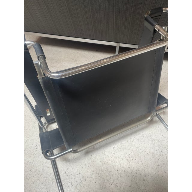 1950s Pair of Chromed Tubular Steel and Black Leather Wassily Chairs - Marcel Breuer for Knoll Furniture For Sale - Image 5 of 9