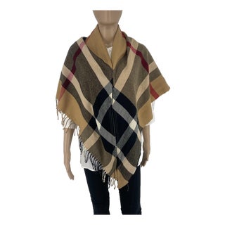 Burberry Beige Plaid Triangle 100% Wool Scarf For Sale