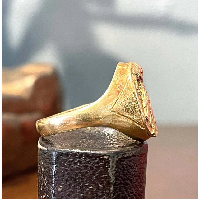 1970s Mid-Century Modern Owl of Athena 18k Gold Ring Coin Vibes For Sale - Image 4 of 9