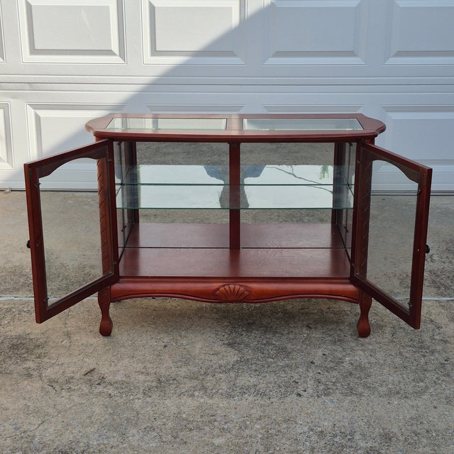 Late 20th Century Vintage Queen Anne Style Wood & Glass Curio Display Cabinet For Sale In Washington DC - Image 6 of 15