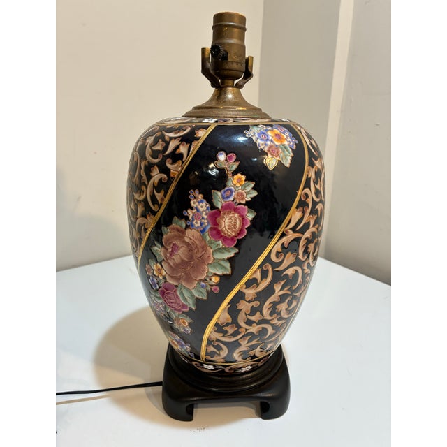 Vintage Chinoiserie Hand Painted Porcelain Table Lamp For Sale In Philadelphia - Image 6 of 9
