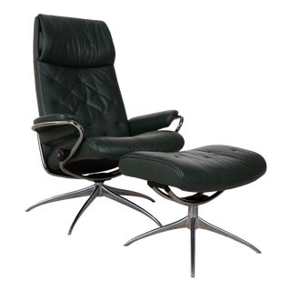 Set of Metro High Back Recliner and Ottoman in Leather from Stressless For Sale