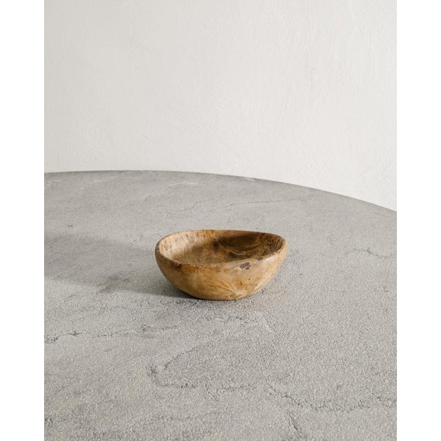 Small and decorative Swedish antique hand carved wooden bowl in plain birch wood produced in Sweden early 1900s In good...