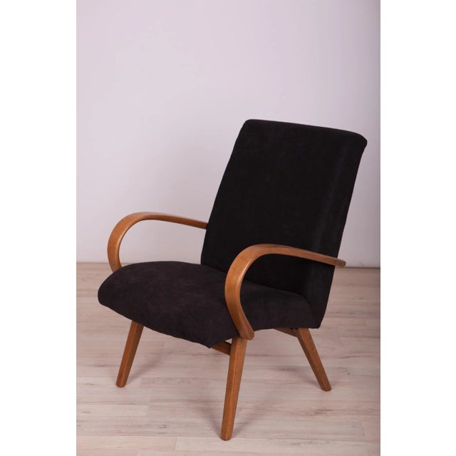 This pair of model 53 armchairs was manufactured by Ton in the 1950s to 1960s. They were designed by Jaroslav Smidek. The...