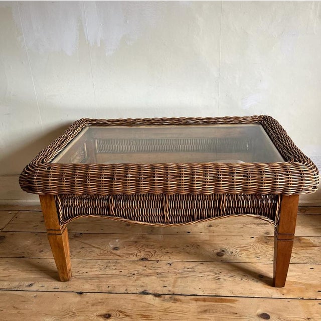 Vintage Brown Wicker Table, in Flawless conditions. Designed 1980 to 1989
