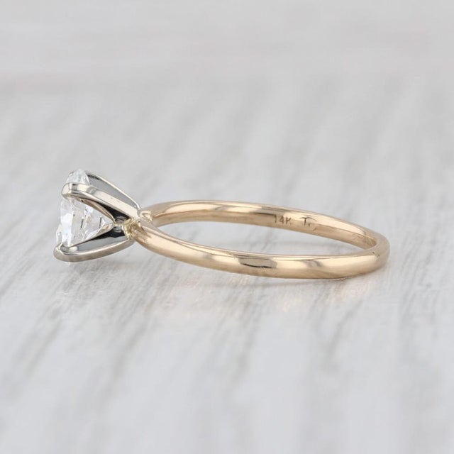 Modern 0.90ct Diamond Oval Solitaire Engagement Ring 14k White Yellow Gold Size 6 Gia For Sale - Image 3 of 8