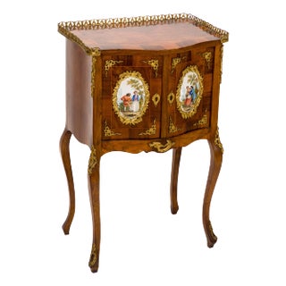 Late 20th Century French Style Commode For Sale