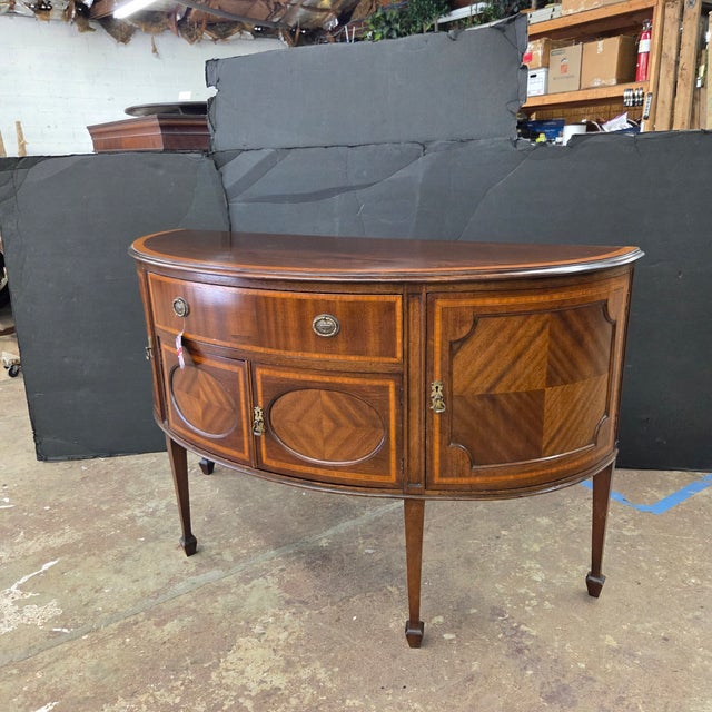 Early 20th Century Bowfront Mahogany Satin Banded Sheraton Style Sideboard For Sale - Image 16 of 17