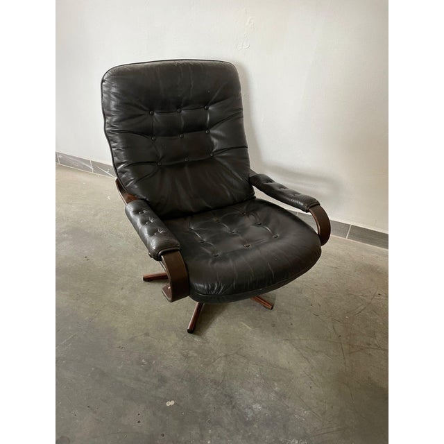 Scandinavian Black Leather Swivel Lounge Chair with Bentwood Frame, 1970s For Sale - Image 9 of 10