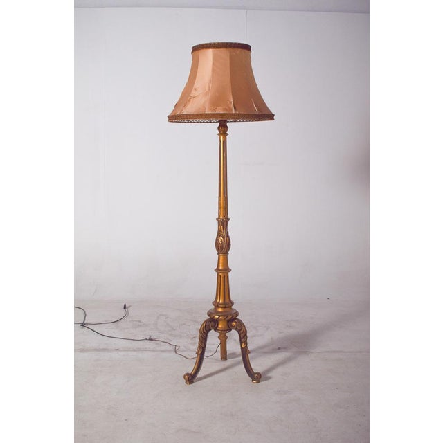 Gilded Wooden Floor Lamp with Fabric Lampshade, 1890 For Sale - Image 4 of 10