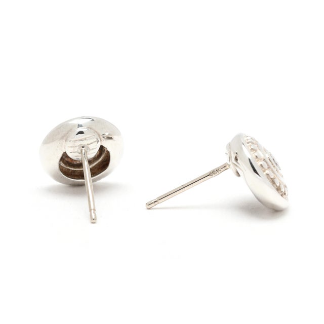 Stones diamond, 2 round brilliant cut 2.5 mm .12ctw GH color/ SI1-2 clarity Length: 10.4 mm Weight: 2.8 dwts. / 4.3 grams...