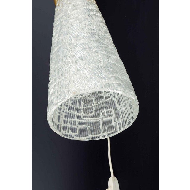1960s Conical Table Lamp in Clear Crystal Glass and Brass by Carl Fagerlund for Orrefors, Sweden, 1960s For Sale - Image 5 of 6