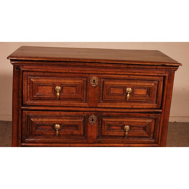 Superb little William and Mary period chest of drawers from the 17th century in England in oak Small, unusual model of...