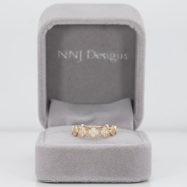 Modern Diamond Band Ring With Earth-Mined Diamonds Accents in Solid 14k Gold, Size 6.75 For Sale - Image 3 of 9