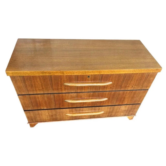 Dillingham Merton Gershun Attributed Walnut Dillingham Bluebird Cedar Chest - Circa 1950s For Sale - Image 4 of 11