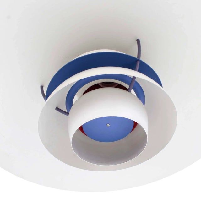 Truly a vintage 70s version of Poul Henningson's PH5 pendant lamp for Louis Poulsen as evidenced by the original textile...