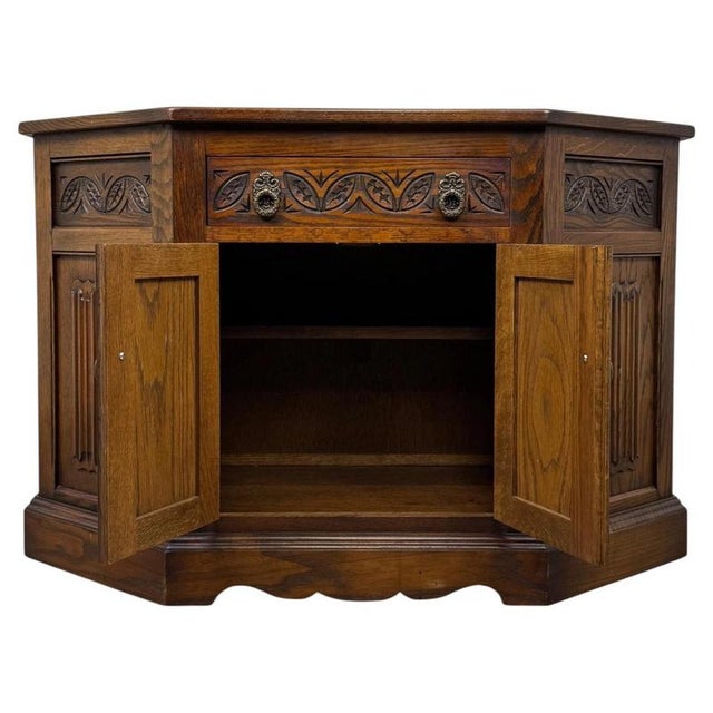 Wood Antique Linenfold Panelled Cabinet in Oak, 1900s For Sale - Image 7 of 14
