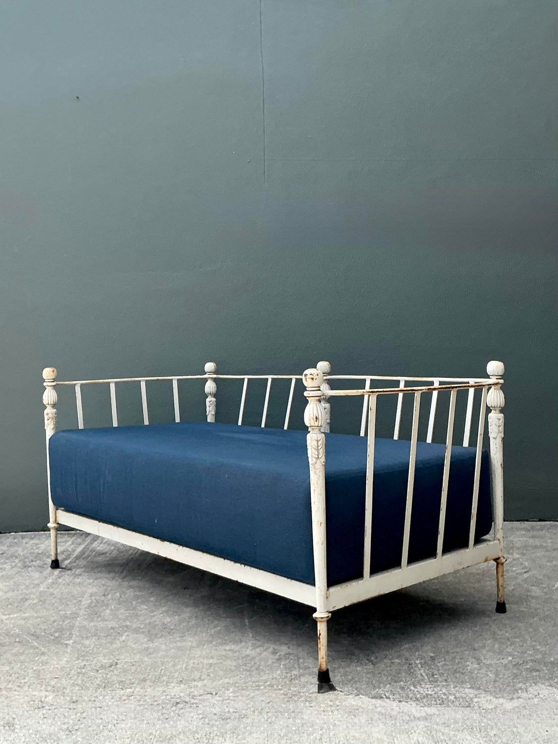 Vintage Michael Taylor “Montecito” Wrought Iron Loveseat — additional photo 8