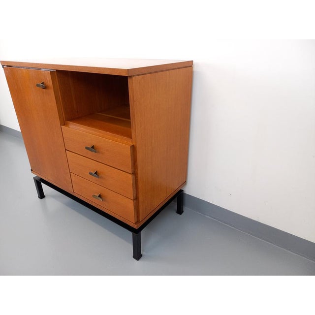 Tan Vintage Modernist Style Storage Unit in Oak & Black Metal by Marcel Gascoin for Alveole, 1960s For Sale - Image 8 of 15