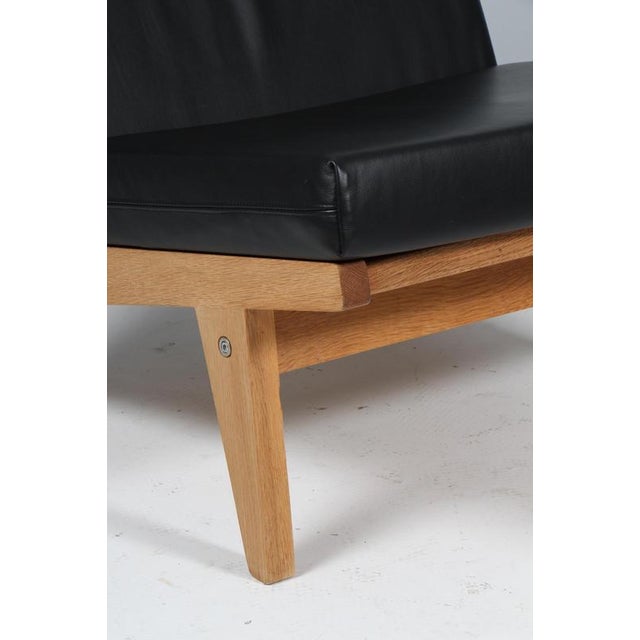 GE-370 Lounge Chair in Oak Frame and Leather by Hans J. Wegner for Getama, Denmark, 1960s For Sale - Image 4 of 9