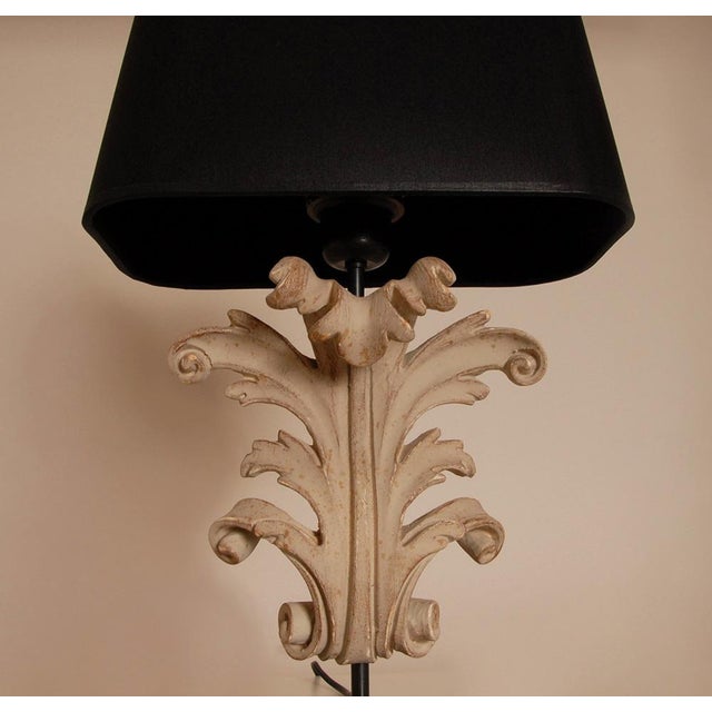 Chapman Manufacturing Company Vintage Table Lamps French Country Taupe Carved Wood Acanthus Leaf Tariff Free Delivery - A Pair For Sale - Image 4 of 12