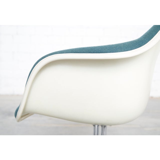 DAX Lafonda Fiberglass Chair by Charles & Ray Eames for Vitra, 1990s, Set of 2 For Sale - Image 6 of 18