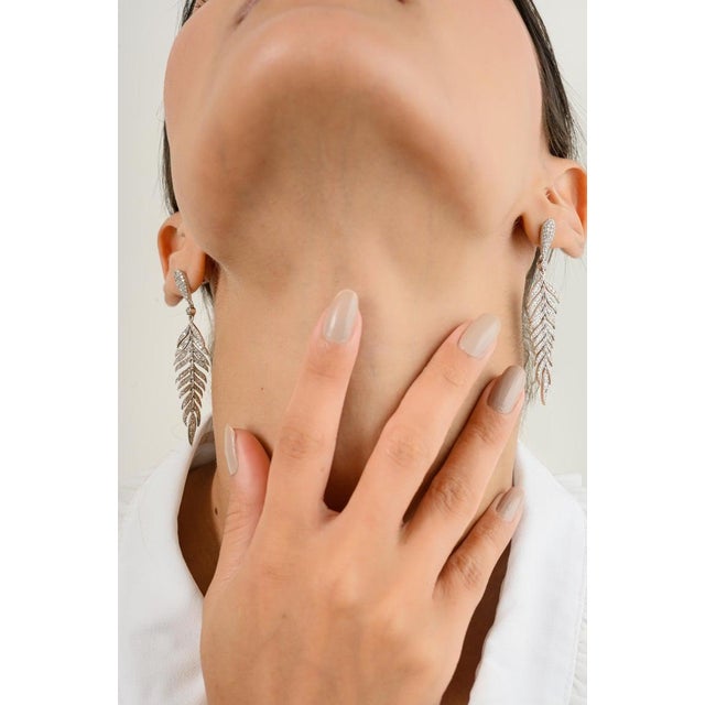 Art Deco Fine Diamond Flexible Feather Dangle Drop Earrings in 18k Gold For Sale - Image 3 of 11