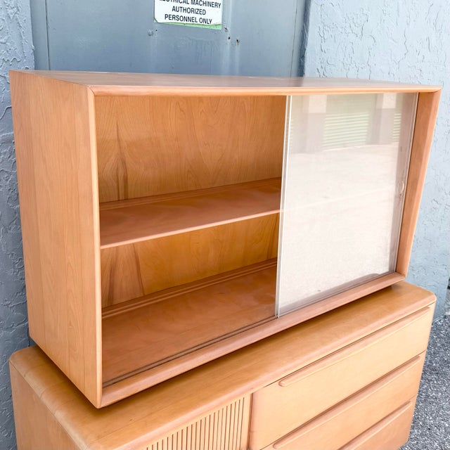 Mid-Century Modern Heywood-Wakefield Mid-Century Maple Tambour Door Credenza and Hutch For Sale - Image 3 of 12