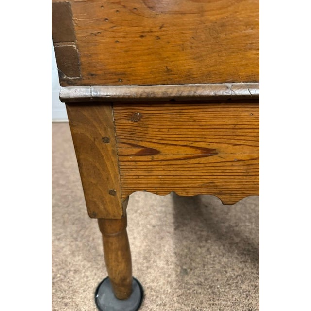 Wood Nice 19th Century Dovetailed Pine Dough Box on Turned Legs With Cover For Sale - Image 7 of 11
