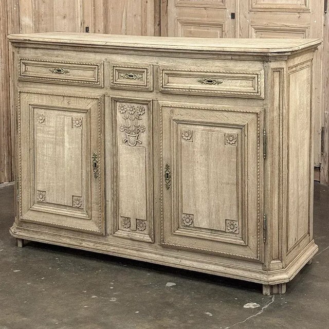 French 18th Century French Louis XVI Period Buffet in Stripped Oak For Sale - Image 3 of 18