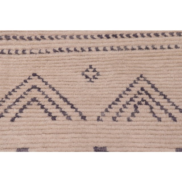 Rustic Beige/Gray High Low Wool Rug - 7'11'' X 10'3'' For Sale In New York - Image 6 of 9