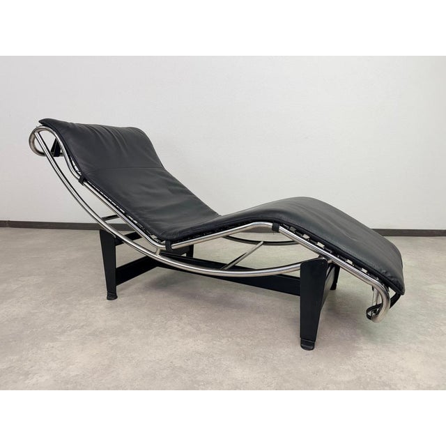 1970s Vintage LC4 Chaise Lounge in Black Leather by Le Corbusier, 1970s For Sale - Image 5 of 13