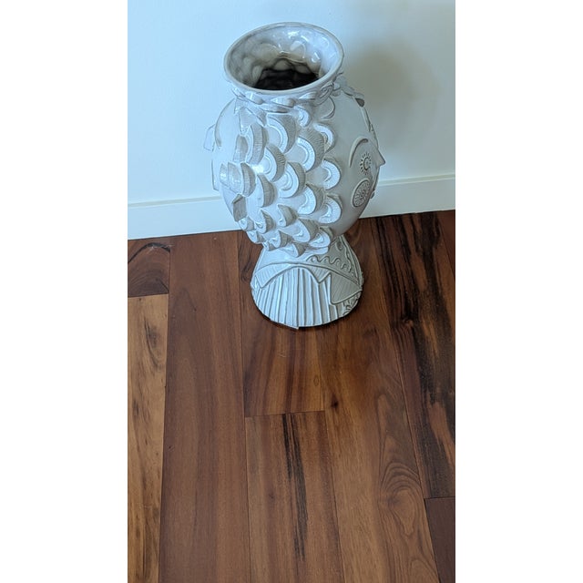 Contemporary Oyster White Back-to-Back Woman-Man Face Vase For Sale - Image 3 of 3