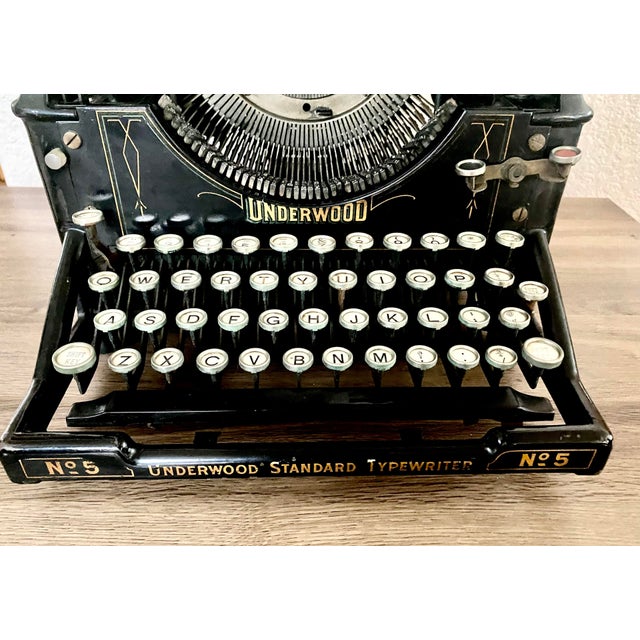 Antique 1922 Underwood Standard No. 5 Typewriter - Serial 1539401 With Underwood's Typists Guide Original Condition For Sale - Image 4 of 16