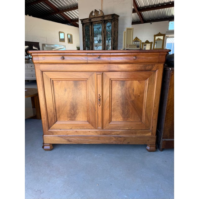 19th Century French Louis Philippe Solid Walnut Sideboard / Buffet For Sale - Image 11 of 12