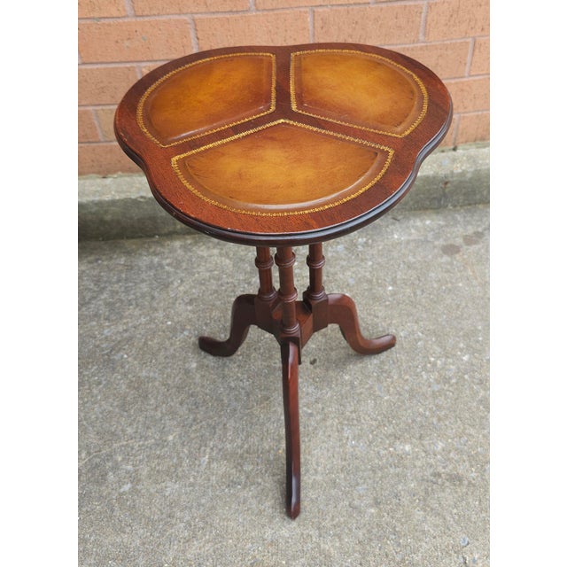 Brown Pair Mid 20th Century Mahogany Pedestal Tooled Leather Clover Top Candle Stands For Sale - Image 8 of 12