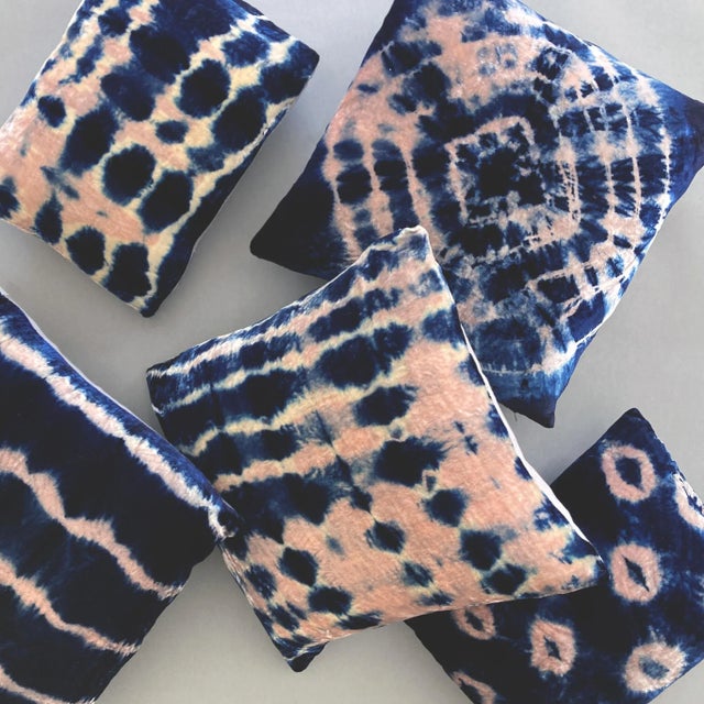 2020s Rousseau Hand Dyed Silk Velvet Pillow, Rose Pink & Indigo Blue Halo Abstract Pattern For Sale - Image 5 of 5