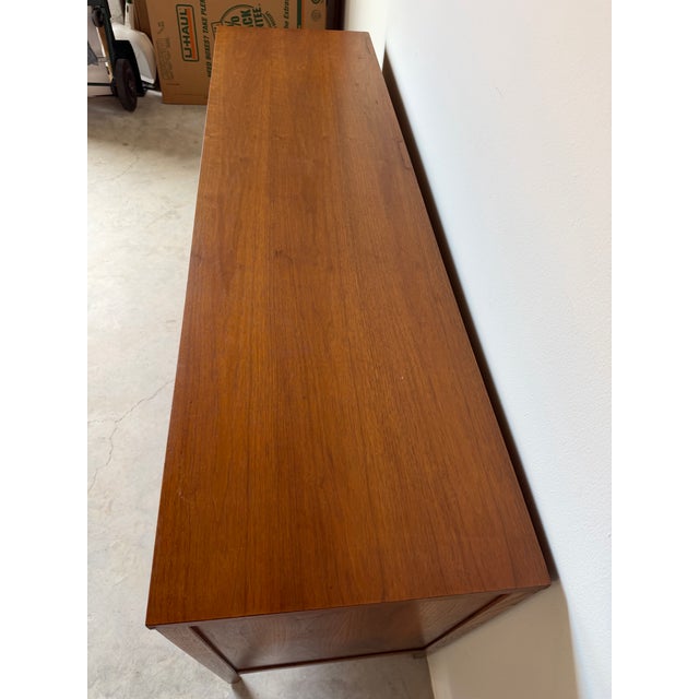 1970s Mid-Century Modern Thomasville Walnut Nine-Drawer Lowboy Dresser For Sale In Miami - Image 6 of 17