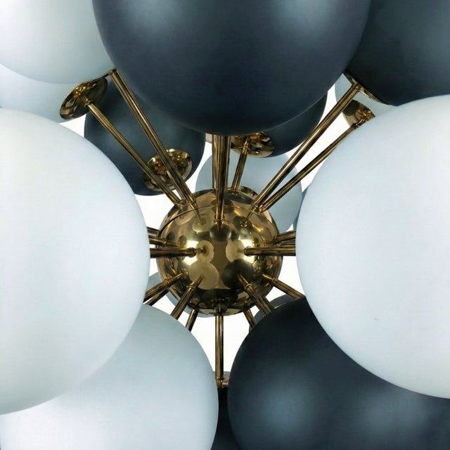 Sputnik ceiling lamp with blue balloons in a matte finish. This lamp features a gold-plated brass structure that holds...