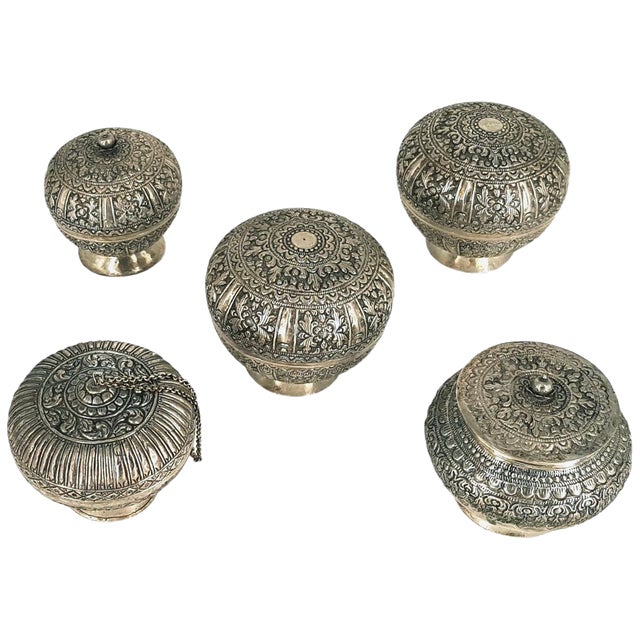 Indonesian Repoussé Silver Globular Vessels with Lids, Set of 5 For Sale