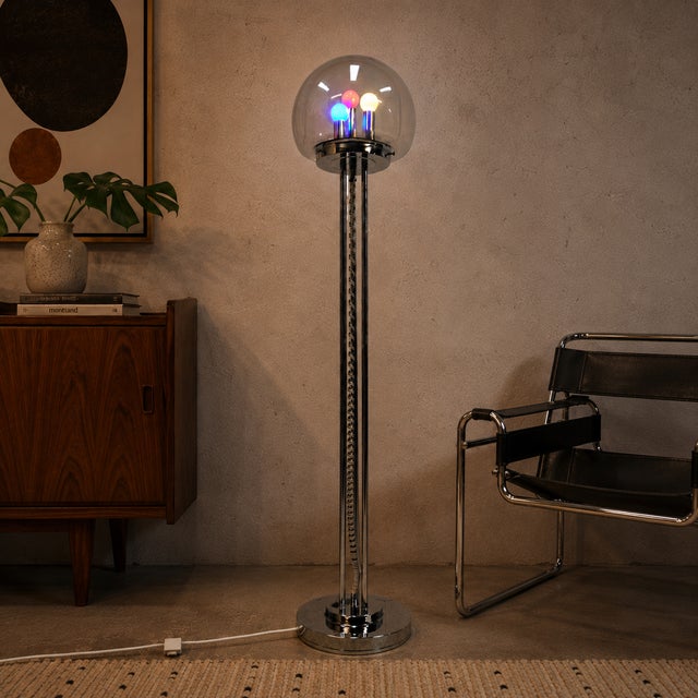 Mid-Century Modern Vintage Italian Space Age Floor Lamp in Chrome and Glass, 1970s For Sale - Image 3 of 17