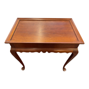 Mid 20th Century Vintage Eldred Wheeler Cherry Wood Queen Anne Tea Table