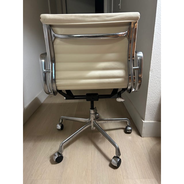Metal 2017 Herman Miller Eames Aluminum Group Management Chair For Sale - Image 7 of 11