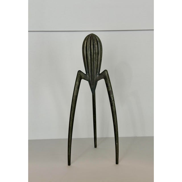 Metal 1990s Philippe Starck for Alessi Juicy Salif Anthracite Citrus Squeezer For Sale - Image 7 of 11