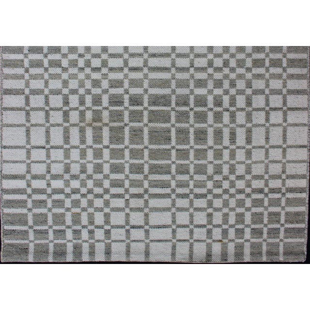 Abstract Modern Kilim Rug With Geometric Checkered Pattern in Gray and Ivory Tones For Sale - Image 3 of 13