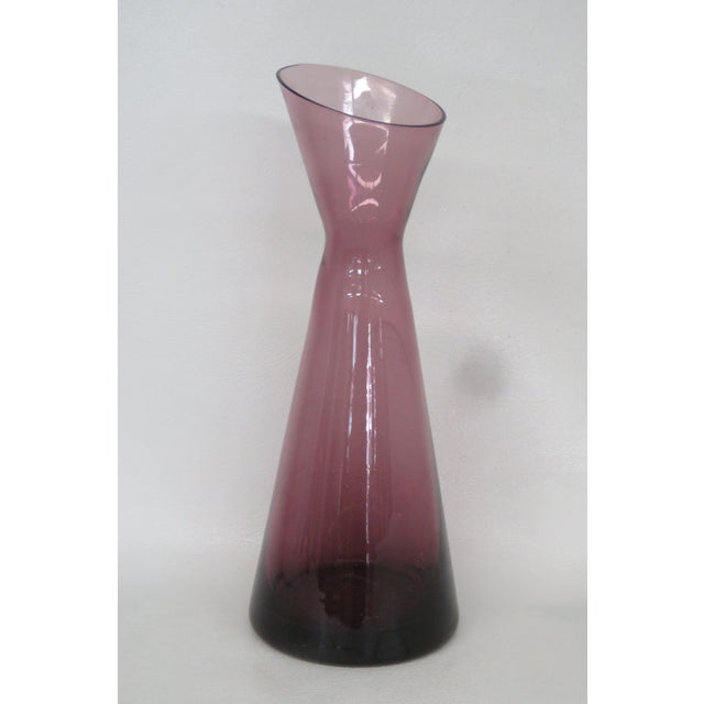 Mid 20th Century Morgantown Glass Lead Crystal Slant Vase Amethyst Burgundy Mid Century Mod 4741b For Sale - Image 5 of 13