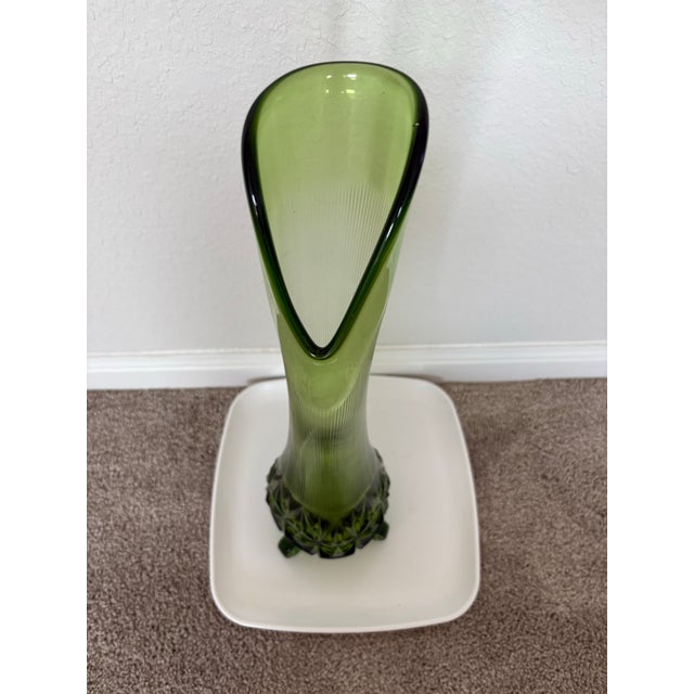 Vintage MCM L E Smith Diamond Butt 3 Wheel Green Swung Tall Vase For Sale - Image 10 of 10
