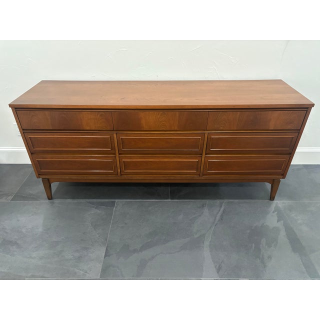 Selling a vintage, mid century dresser. Beautiful wood grain that has recently been refinished. It has 9 dovetailed...