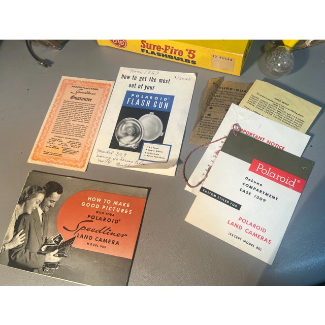 1951 Polaroid Land Camera & Accessories Model 95b Speedliner Orig.Case,Flash,14 Bulbs,Instructions. For Sale - Image 10 of 11
